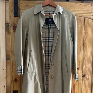 Authentic Burberry trench coat. In very good condition smoke free home.